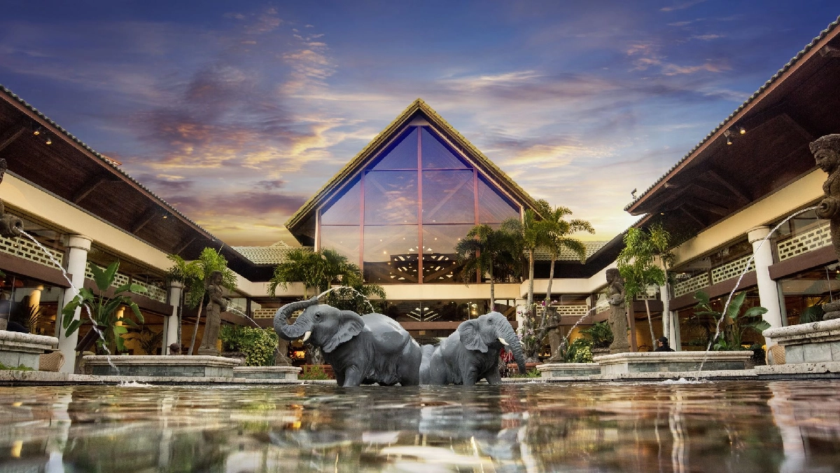 Luxury shuttle and private car service from Orlando MCO to Loews Royal Pacific Resort