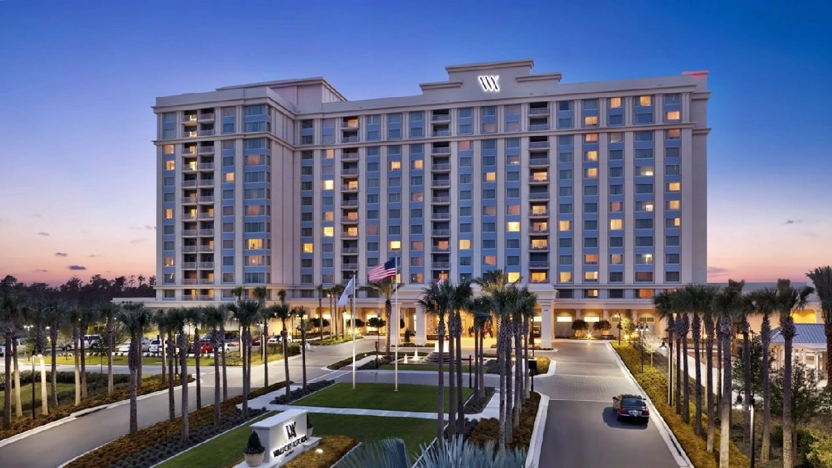 Luxury SUV at Waldorf Astoria Orlando arrival zone